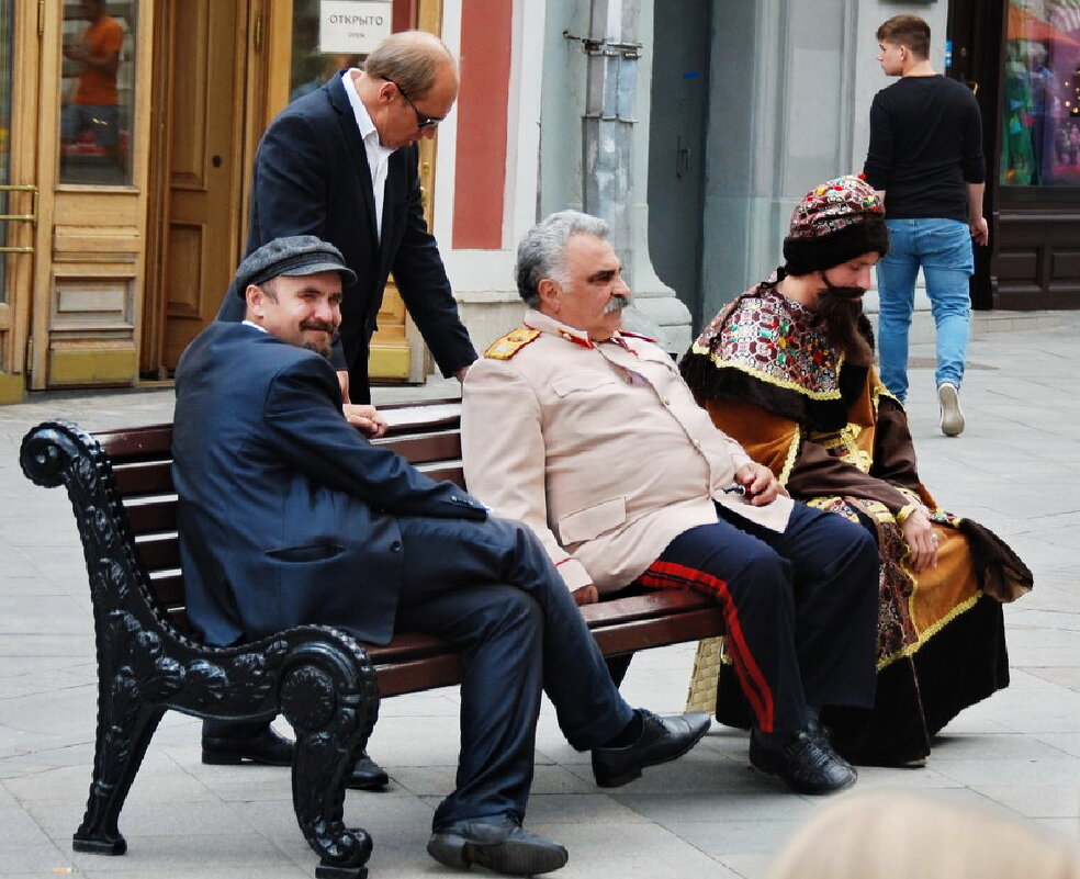 ВНЕ ПОЛИТИКИ - Юрий Вовк