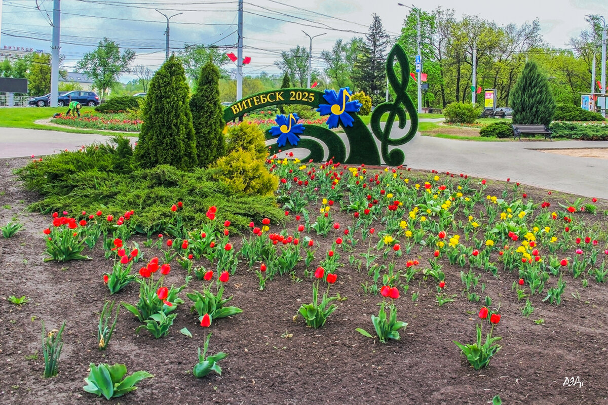 В сквере у Амфитеатра. - Роланд Дубровский В сквере у Амфитеатра. - Роланд Дубровский