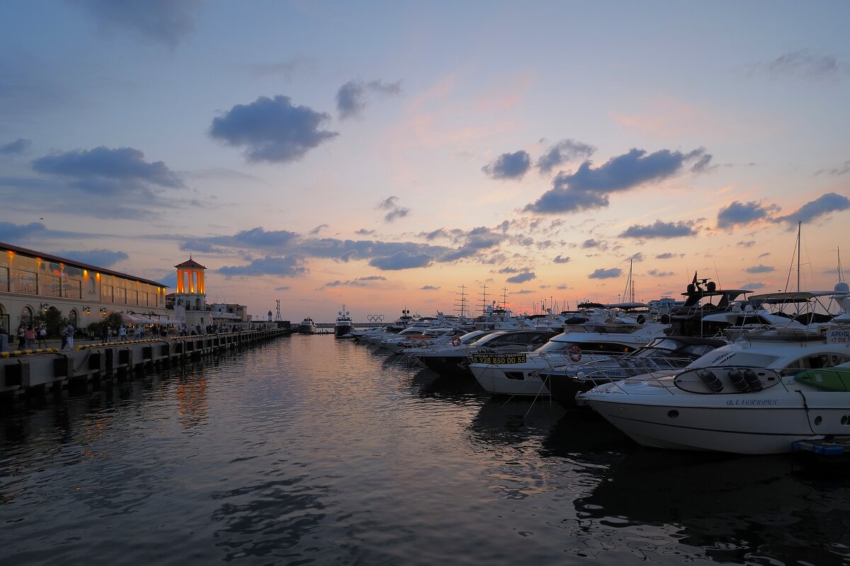 В акватории Сочинского Морского вокзала. - Евгений Седов В акватории Сочинского Морского вокзала. - Евгений Седов