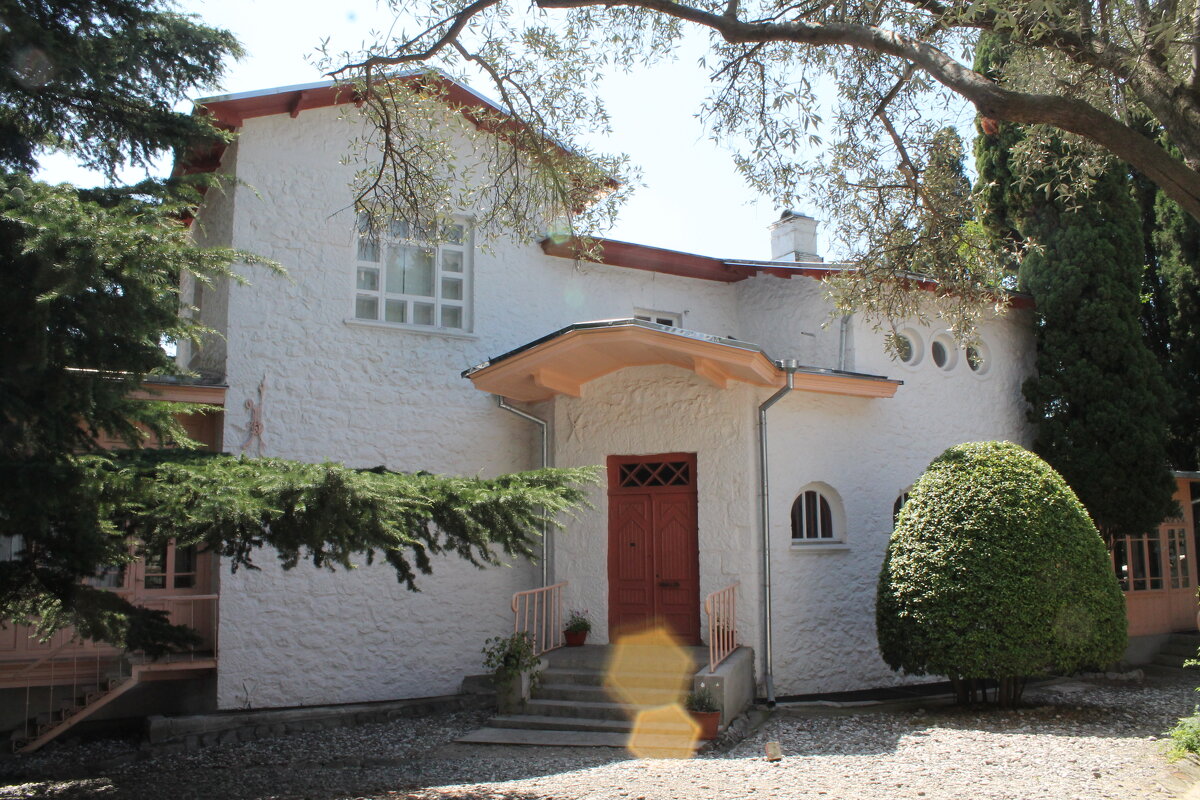 Ялта, Белая дача. Дом-музей А.П. Чехова - Олег Зоркий Ялта, Белая дача. Дом-музей А.П. Чехова - Олег Зоркий