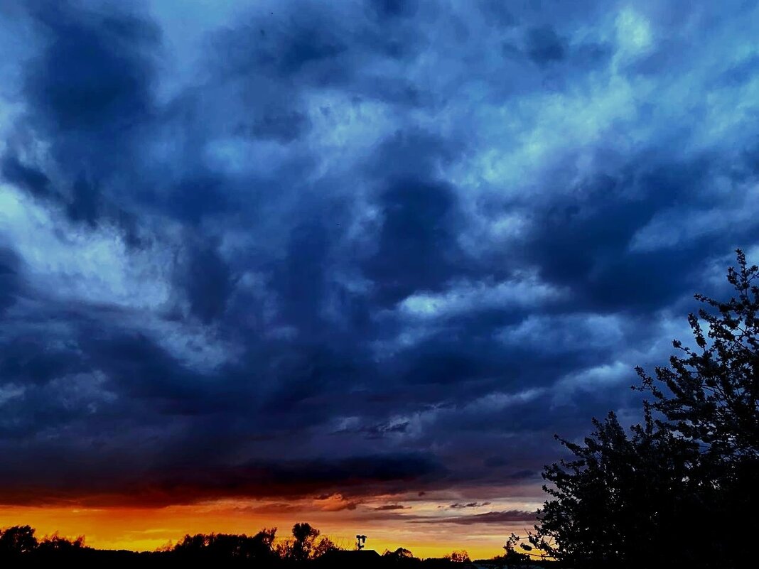 Закат Первомая. - Василий Капитанов