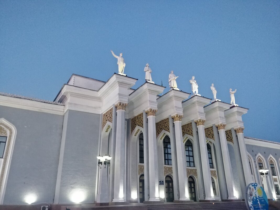 Дворец горняков - Андрей Хлопонин Дворец горняков - Андрей Хлопонин