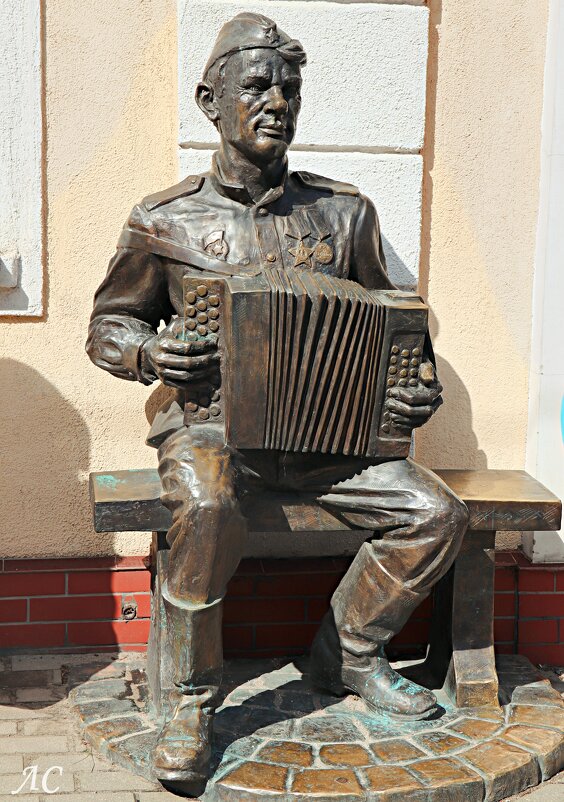 Памятник Василию Тёркину - Любовь Сахарова Памятник Василию Тёркину - Любовь Сахарова