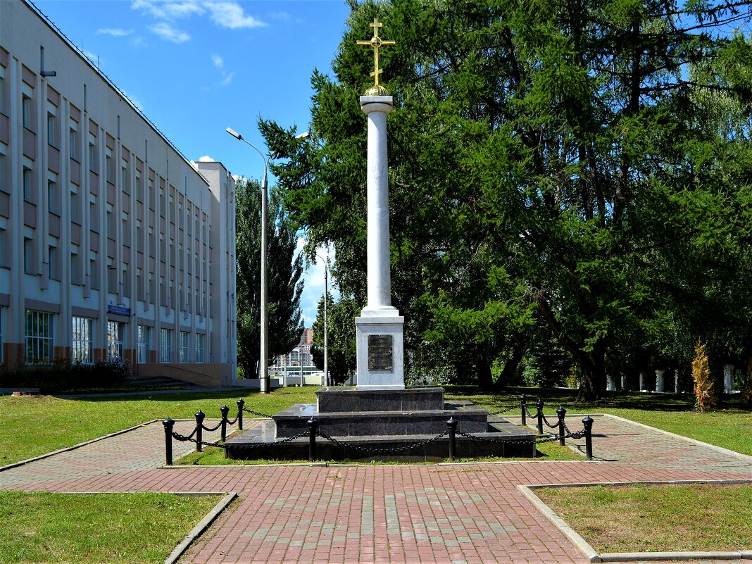 Чебоксары. Поклонный крест на Президентском бульваре. - Пётр Чернега