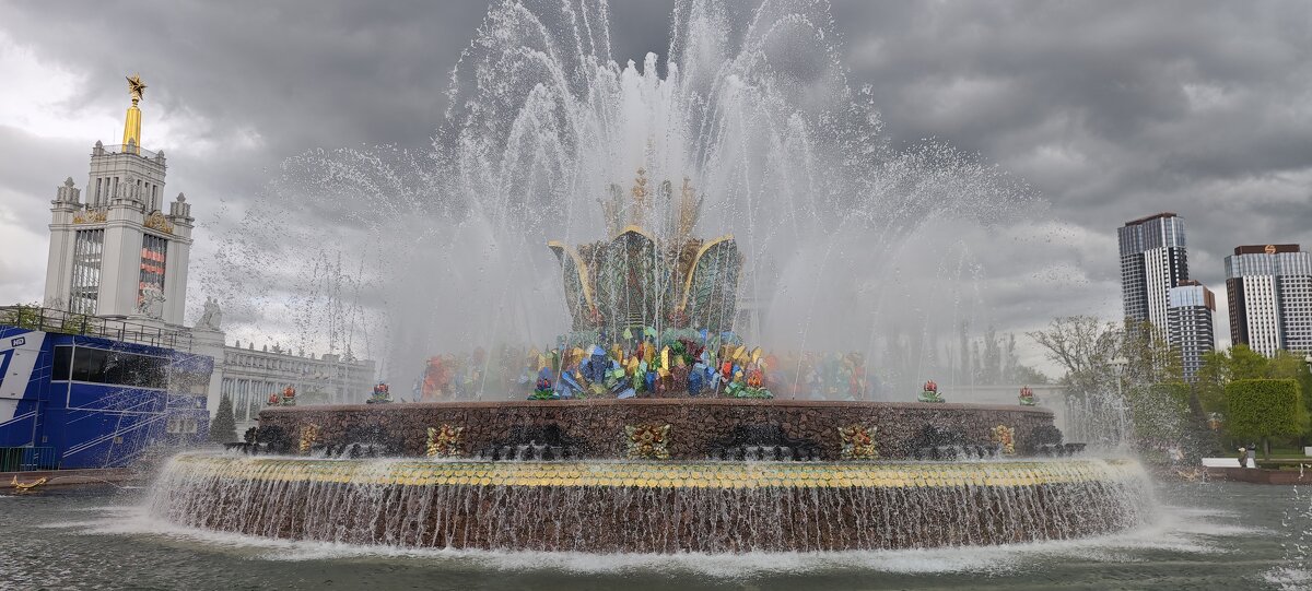 Фонтан Каменный цветок - <<< Наташа >>> Фонтан Каменный цветок - <<< Наташа >>>