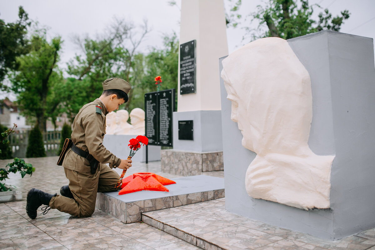 Парень в форме ВОВ - Евгений Николаев Парень в форме ВОВ - Евгений Николаев
