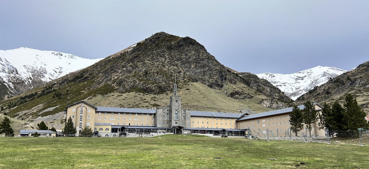 Альберг Нурия Ксанаскат / Alberg Nuria Xanascat - "The Natural World" Александер