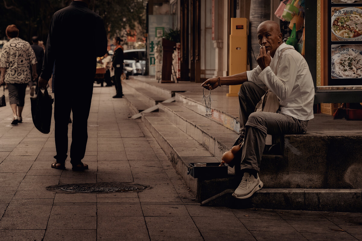 УЛИЧНЫЙ ТОРГОВЕЦ - Александр УЛИЧНЫЙ ТОРГОВЕЦ - Александр