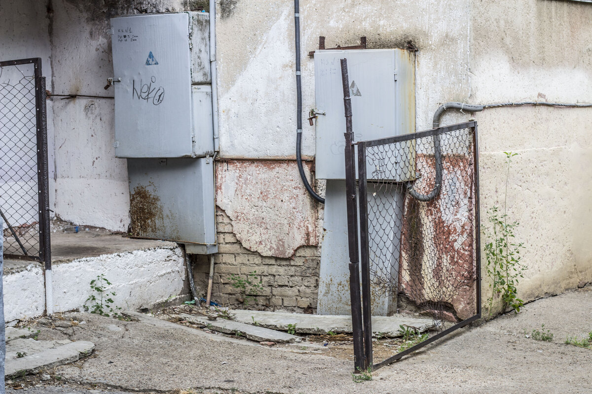 Классическая подворотня в сдержанном стиле - Коля Лукашов