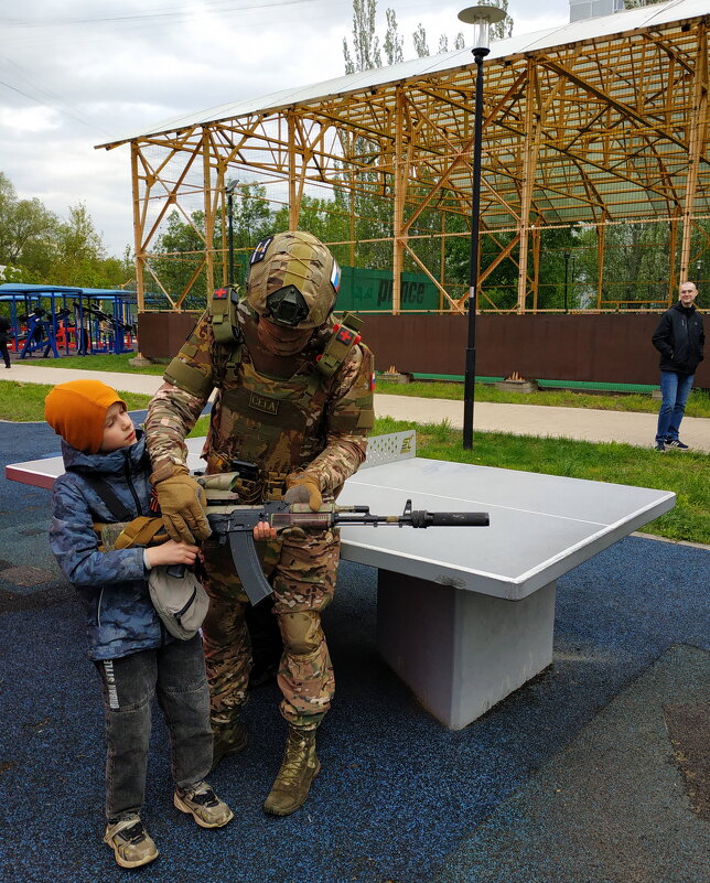 Как москвичи встретили День Победы - Андрей Лукьянов Как москвичи встретили День Победы - Андрей Лукьянов