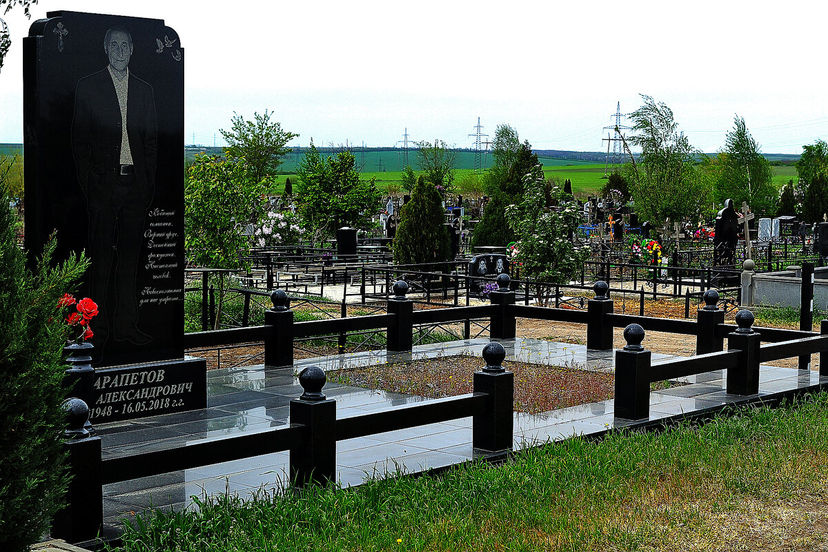 На кладбище - Юрий Гайворонскiий На кладбище - Юрий Гайворонскiий