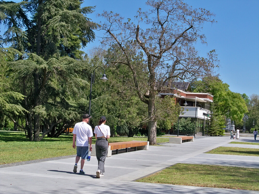 В  Екатерининском  саду - Валентин Семчишин