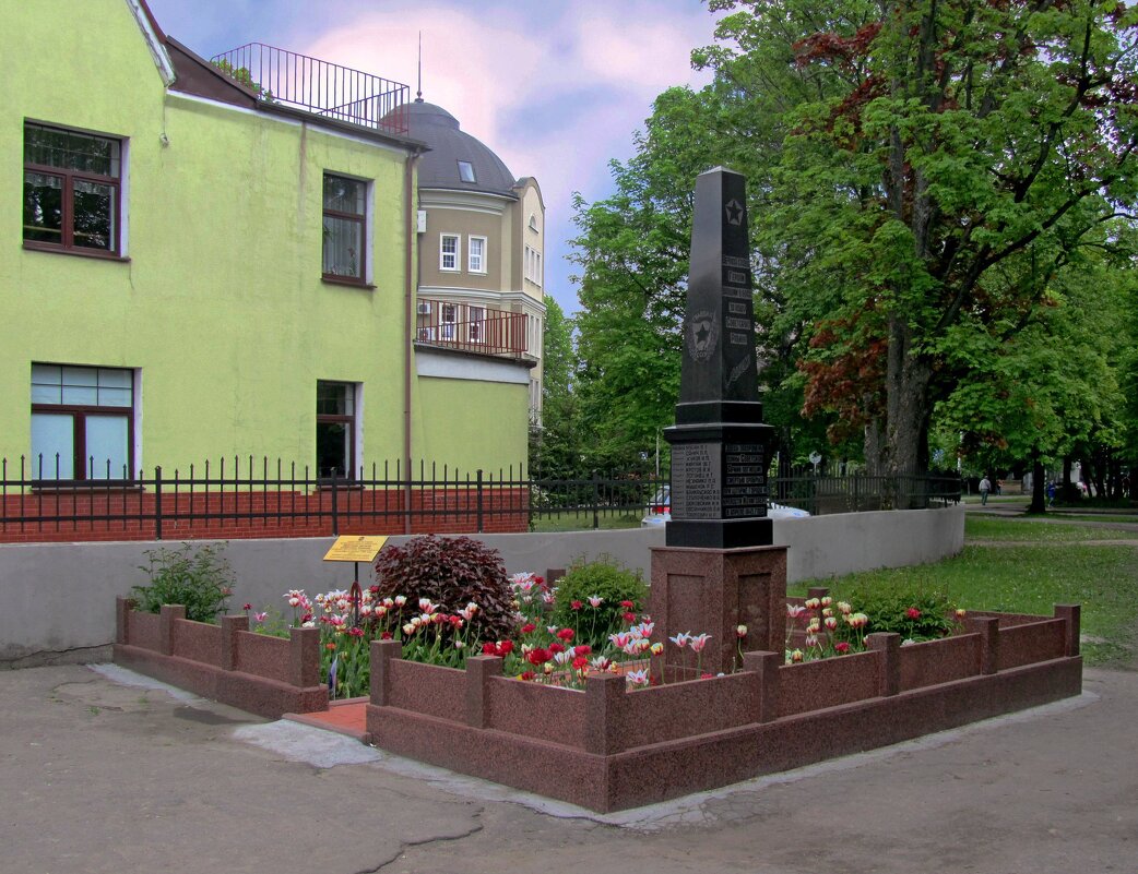 Братская могила - Сергей Карачин Братская могила - Сергей Карачин