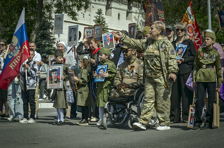 В едином строю - Петр Фролов