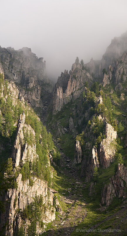 Туманные вершины на рассвете - Вениамин Скородумов