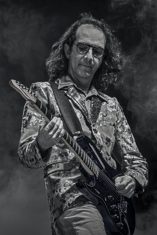 Bass - Shmual & Vika Retro