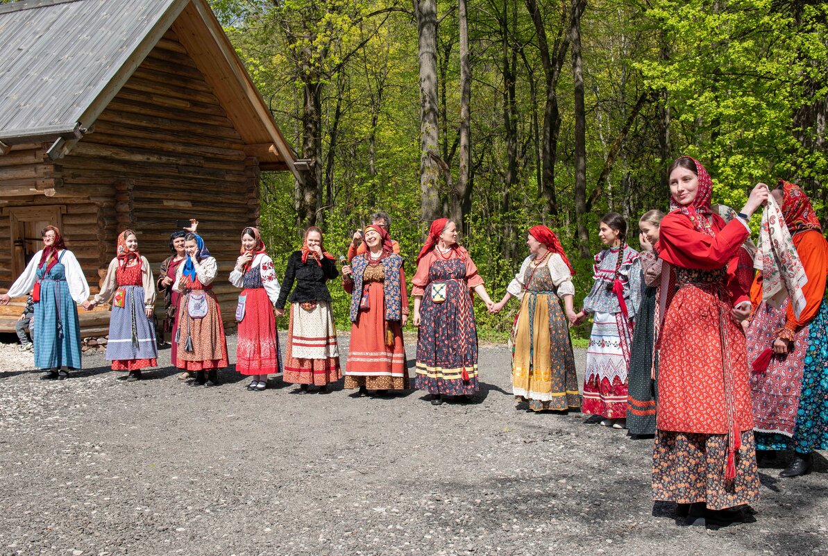 Хоровод - Ольга Александрова Хоровод - Ольга Александрова