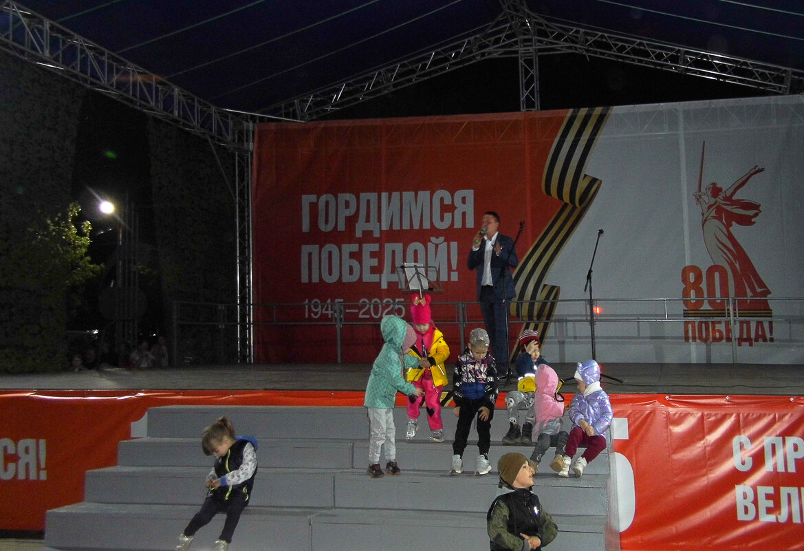 Выступление со зрителями на трибуне - Юлия Денискина