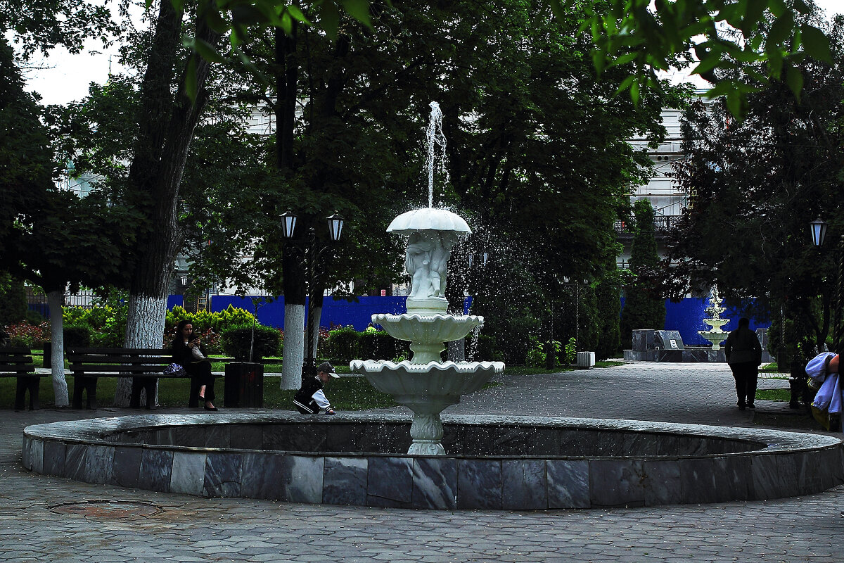 На празднике - Юрий Гайворонскiий На празднике - Юрий Гайворонскiий