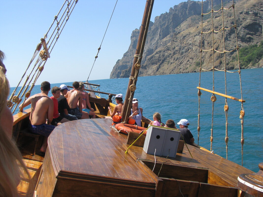 Морская прогулка в коктебельской бухте - Олег Зоркий Морская прогулка в коктебельской бухте - Олег Зоркий