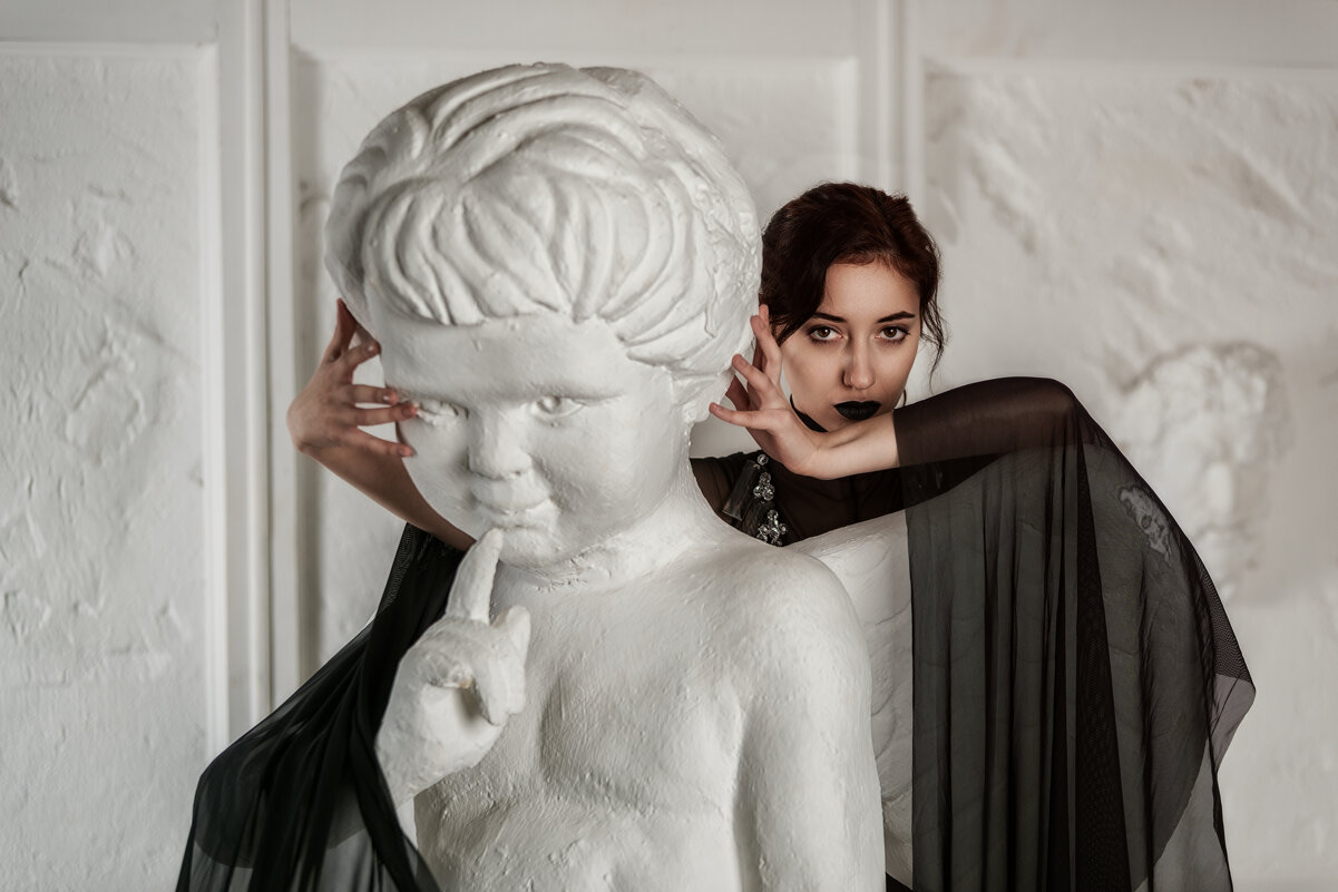 Голова ангела в руках - Джованни Луче Голова ангела в руках - Джованни Луче