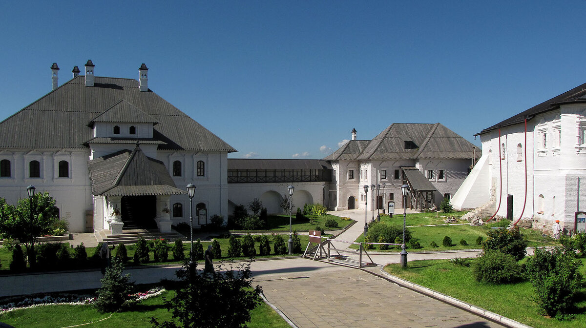 Настоятельский корпус и Монастырское училище - Александр Ильчевский Настоятельский корпус и Монастырское училище - Александр Ильчевский