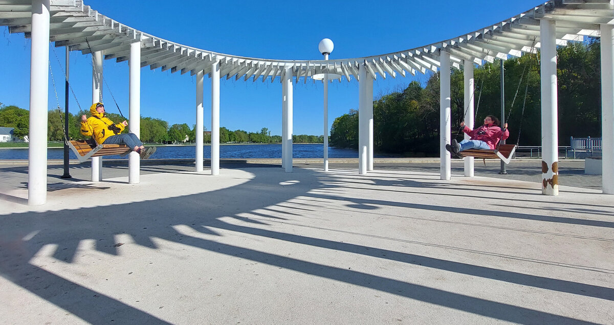 Качели у озера - ИРЭН@ . Качели у озера - ИРЭН@ .