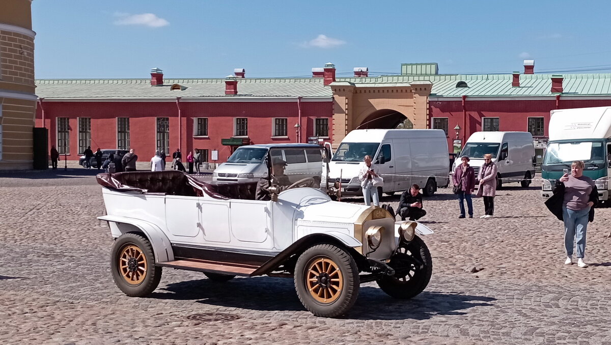 Ретро автомобиль - Николай Ретро автомобиль - Николай