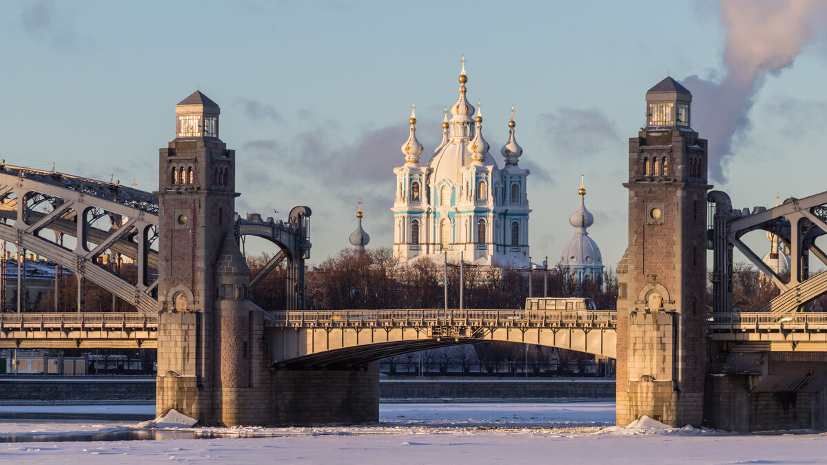 Архитектурный дуэт - мост и собор. - Игорь Викторов Архитектурный дуэт - мост и собор. - Игорь Викторов