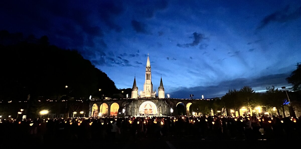 Аве Мария шествие со свечами в (Лурд)Франция / Ave Maria Lichterprozession in (Lourdes) France - "The Natural World" Александер Аве Мария шествие со свечами в (Лурд)Франция / Ave Maria Lichterprozession in (Lourdes) France - "The Natural World" Александер
