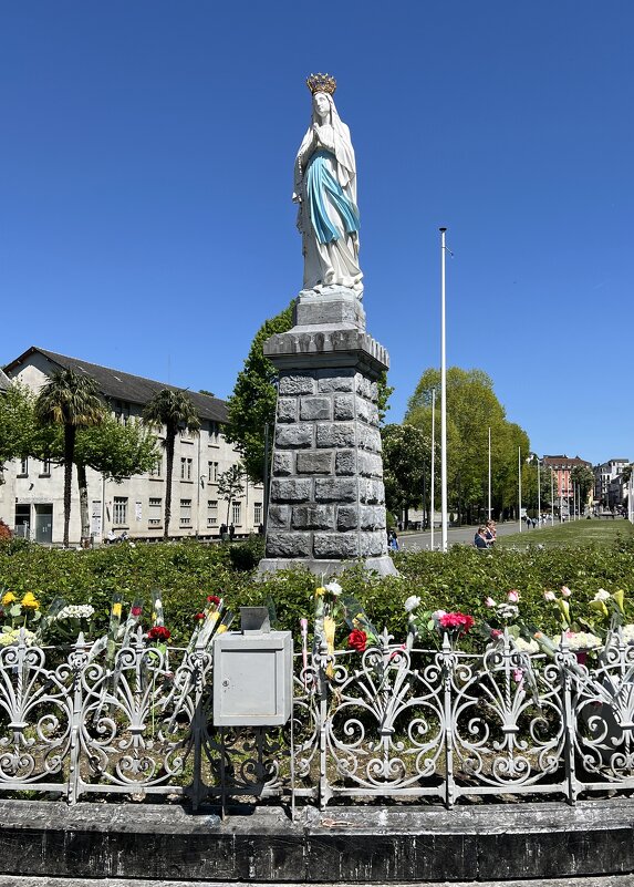 Аве Мария шествие со свечами в (Лурд)Франция / Ave Maria Lichterprozession in (Lourdes) France - "The Natural World" Александер Аве Мария шествие со свечами в (Лурд)Франция / Ave Maria Lichterprozession in (Lourdes) France - "The Natural World" Александер