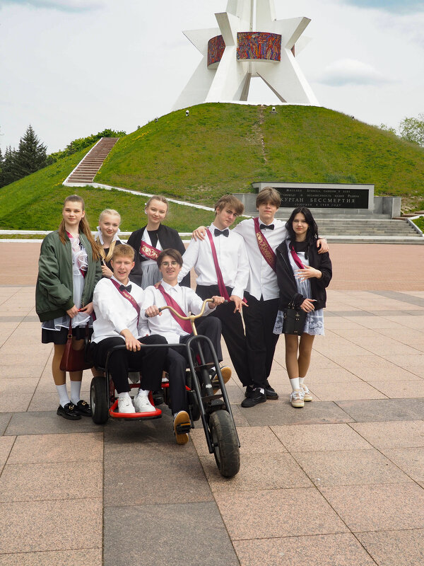 Выпускники 9 класса - Евгений Выпускники 9 класса - Евгений