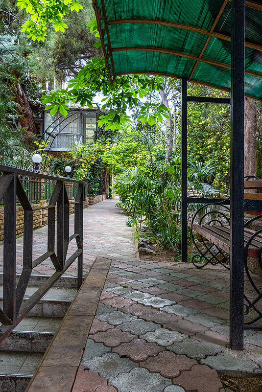 Дворик - Юрий Яловенко