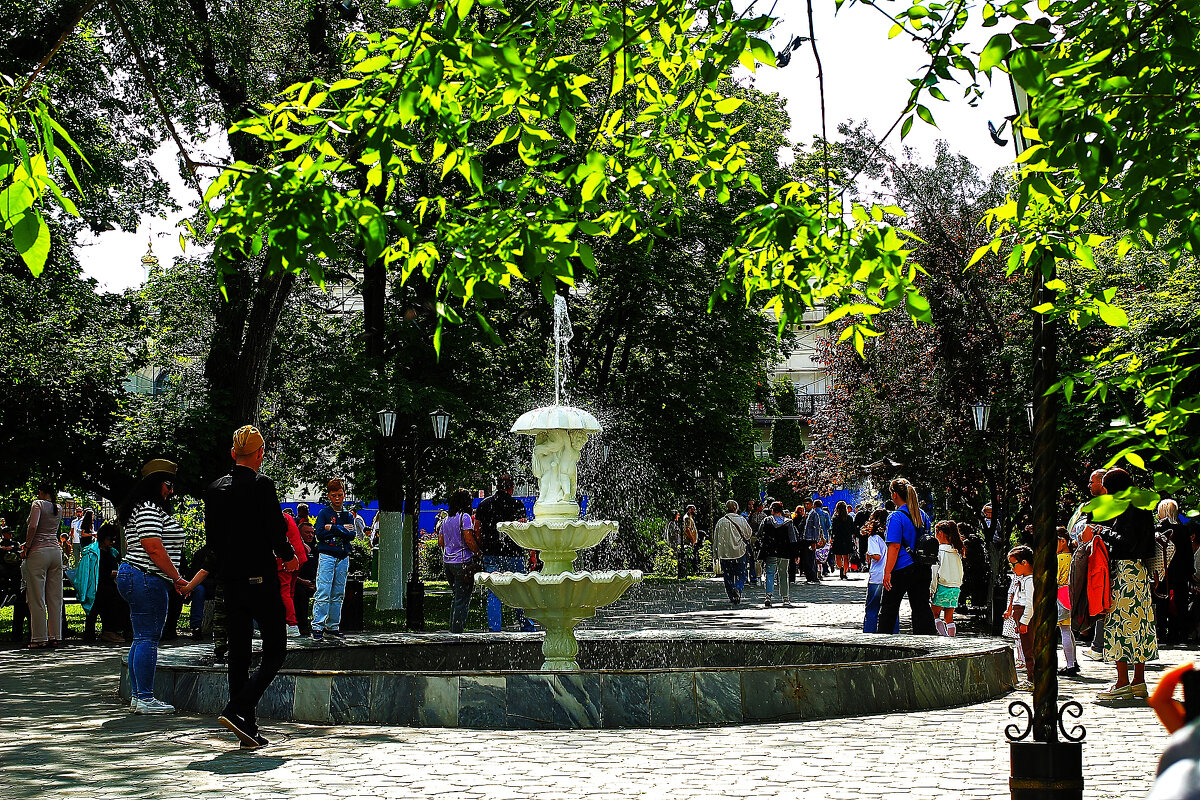 На празднике - Юрий Гайворонскiий На празднике - Юрий Гайворонскiий