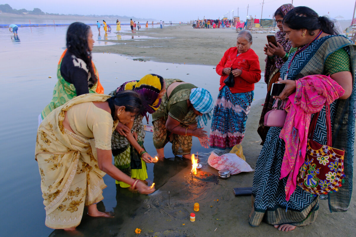 Подготовка молитва перед омовением в Ганге - Георгий А Подготовка молитва перед омовением в Ганге - Георгий А