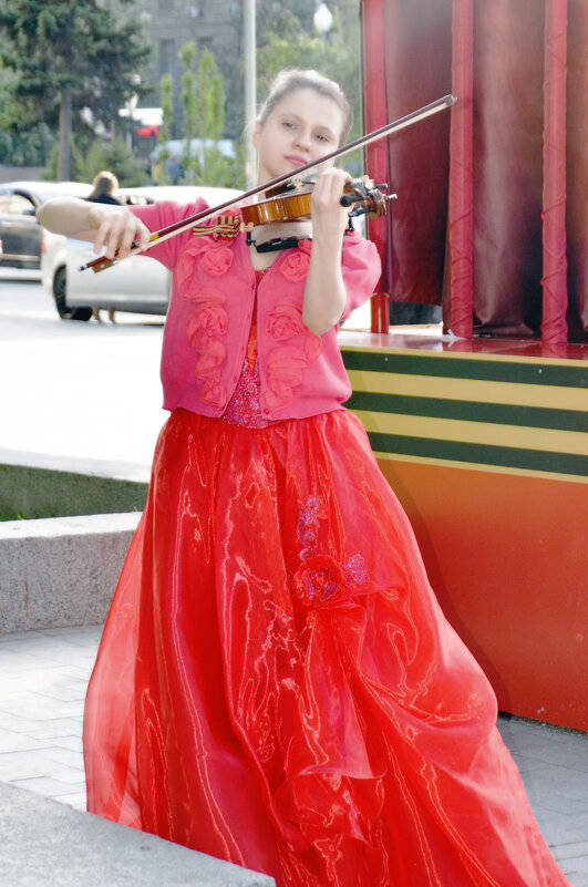 Скрипачка в красном - Сергей М Скрипачка в красном - Сергей М