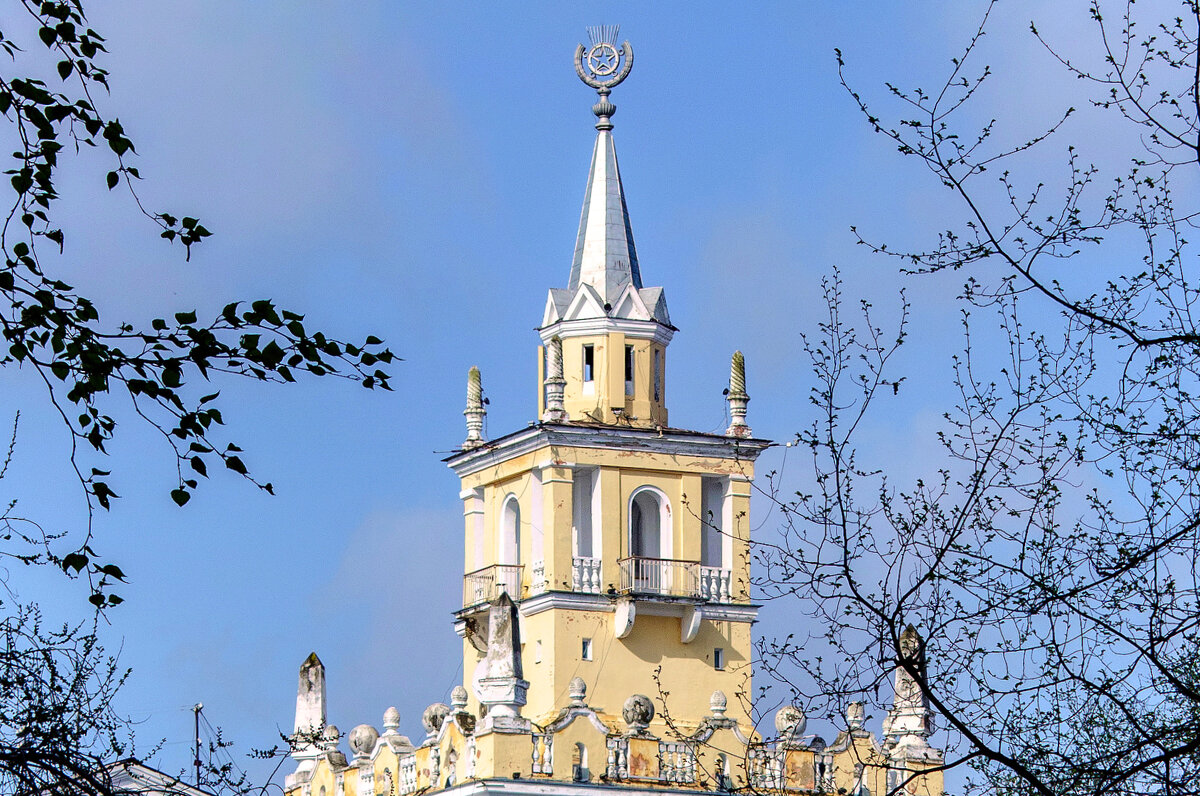 Фрагмент дома со шпилем. - Виктор Иванович Чернюк