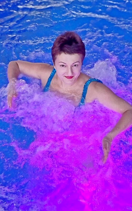 В бассейне - Лана 