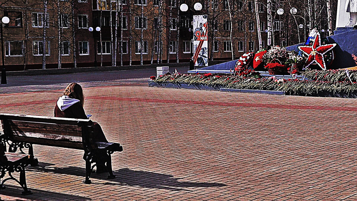 Май...Утро после праздника в сквере Победы! - Владимир Май...Утро после праздника в сквере Победы! - Владимир