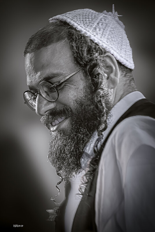 שמייכל אין אַ כיפּאַ - Shmual & Vika Retro