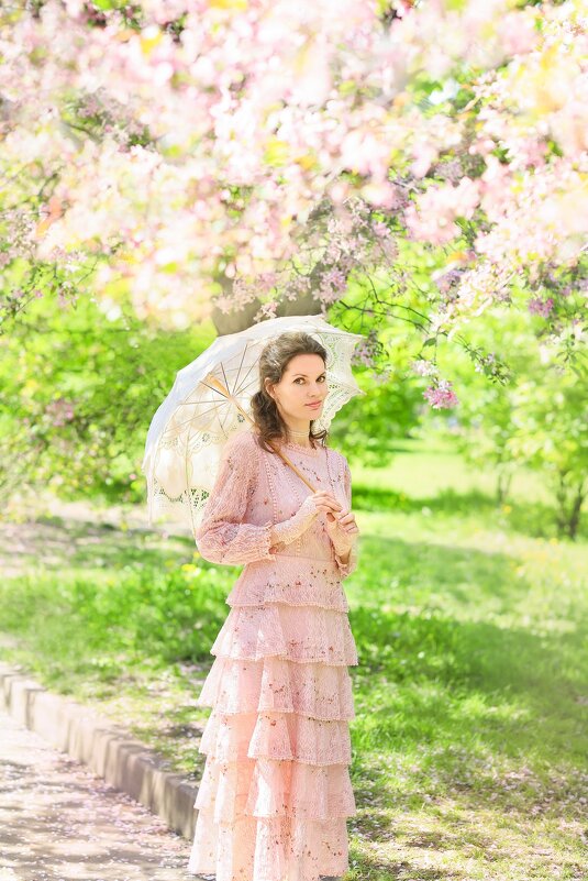 Цветущий май - Александра Карпова Цветущий май - Александра Карпова