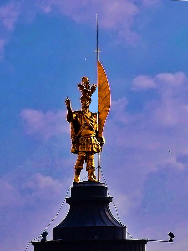 ЗОЛОТАЯ   СТАТУЯ   СВ. АЛЕКСАНДРА - Анатолий Малобродский