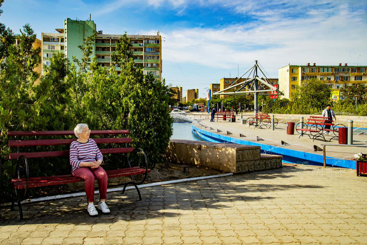 На лавочке - Анатолий Чикчирный