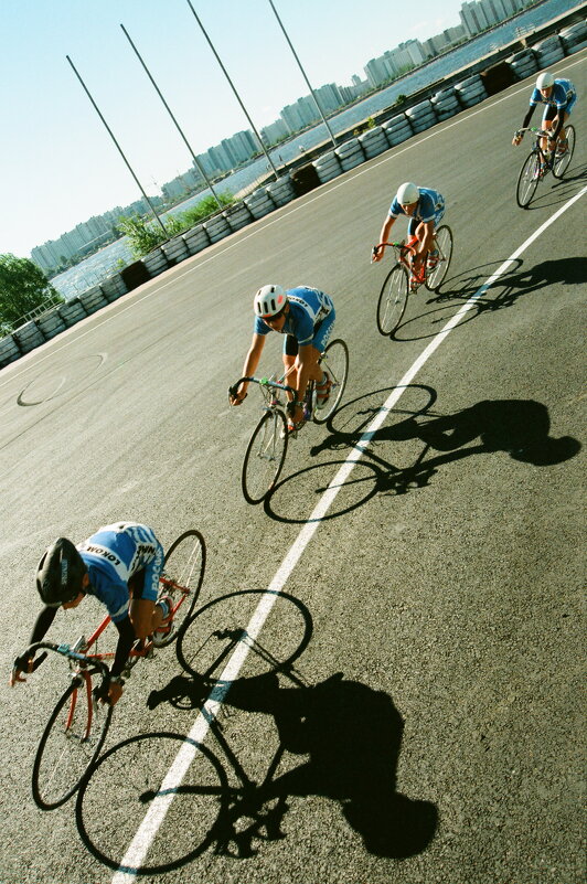 В погоне за тенью. - Харис Шахмаметьев В погоне за тенью. - Харис Шахмаметьев