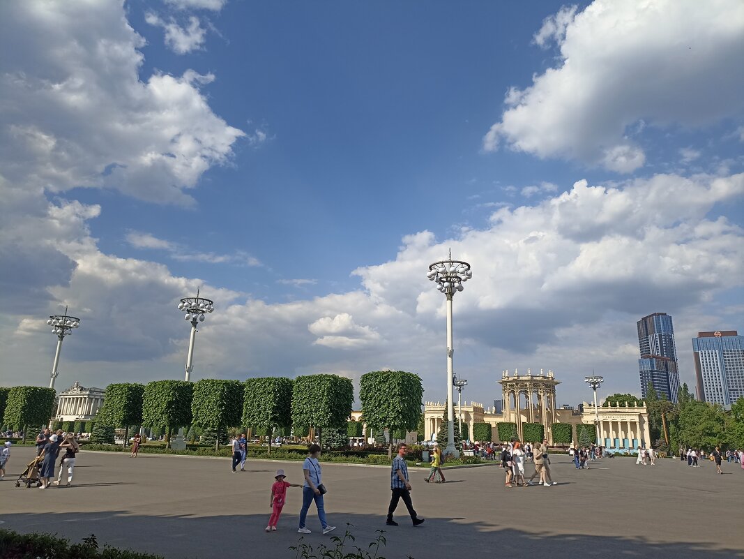 Прогулка на ВДНХ - Pippa Прогулка на ВДНХ - Pippa