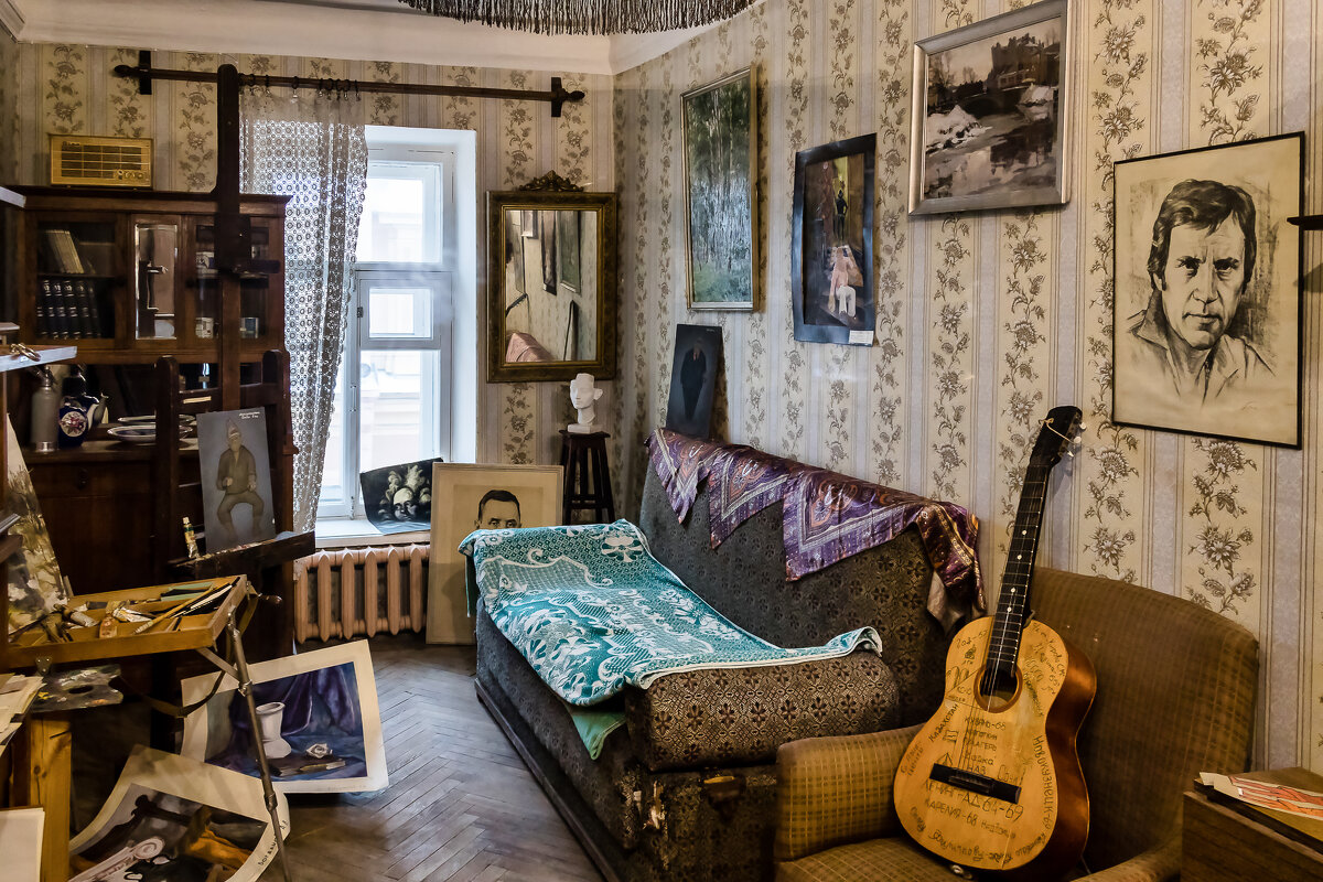 Не квартира, а музей - заходи и глазей - Игорь Викторов Не квартира, а музей - заходи и глазей - Игорь Викторов