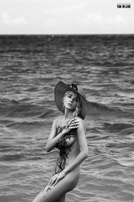 nude photo tour to France - Yan McLine