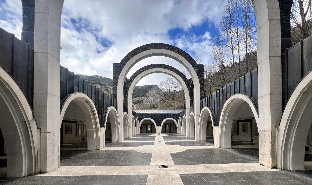 Andorra La Vella: Rundreise in Spanien, Andorra Classic: Maritxell Sanctuary - "The Natural World" Александер Andorra La Vella: Rundreise in Spanien, Andorra Classic: Maritxell Sanctuary - "The Natural World" Александер