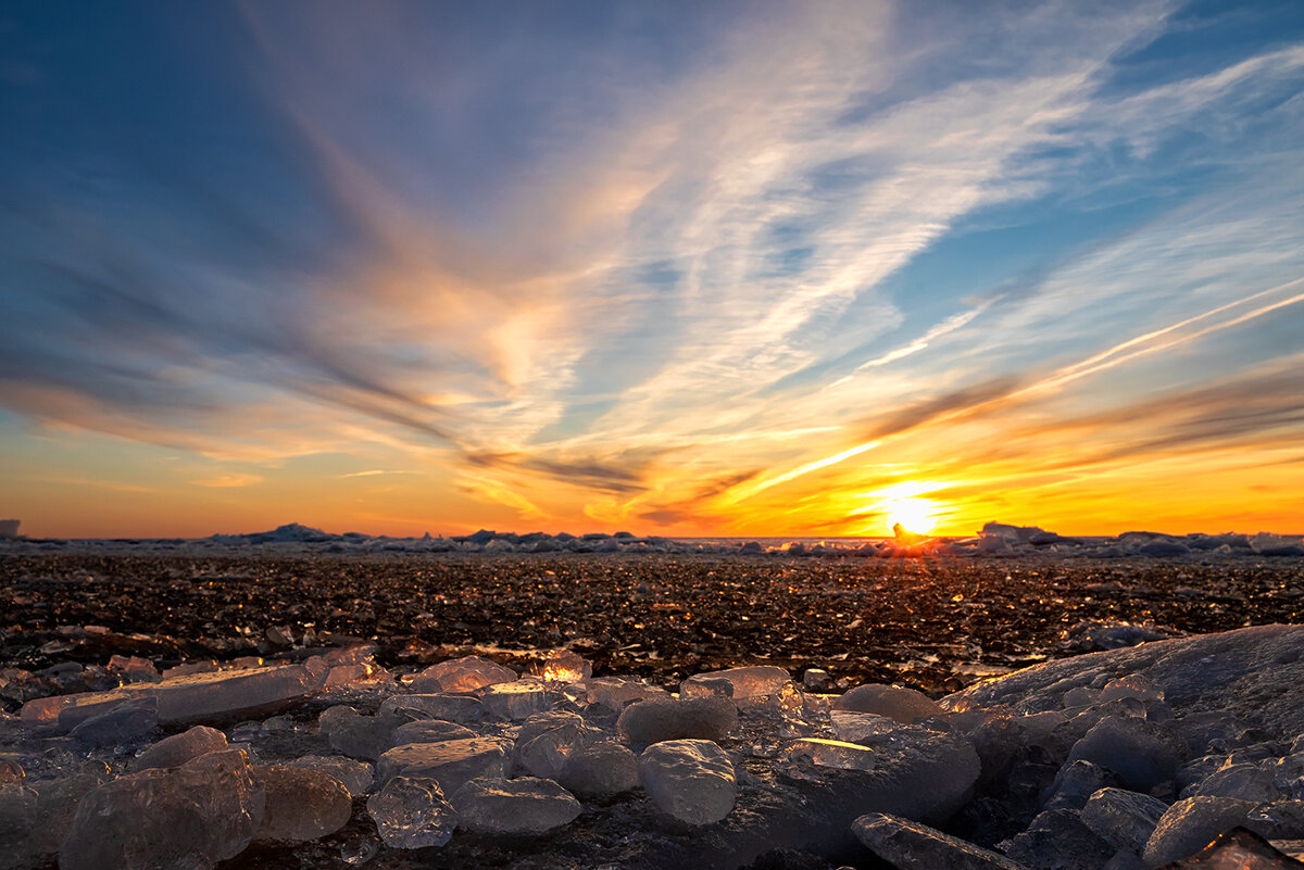 Весенний закат на озере - Виктор Желенговский