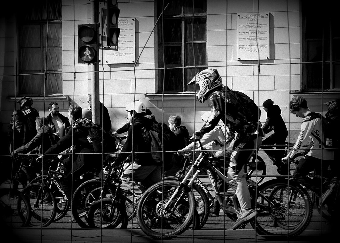 . - Алексей Неустроев